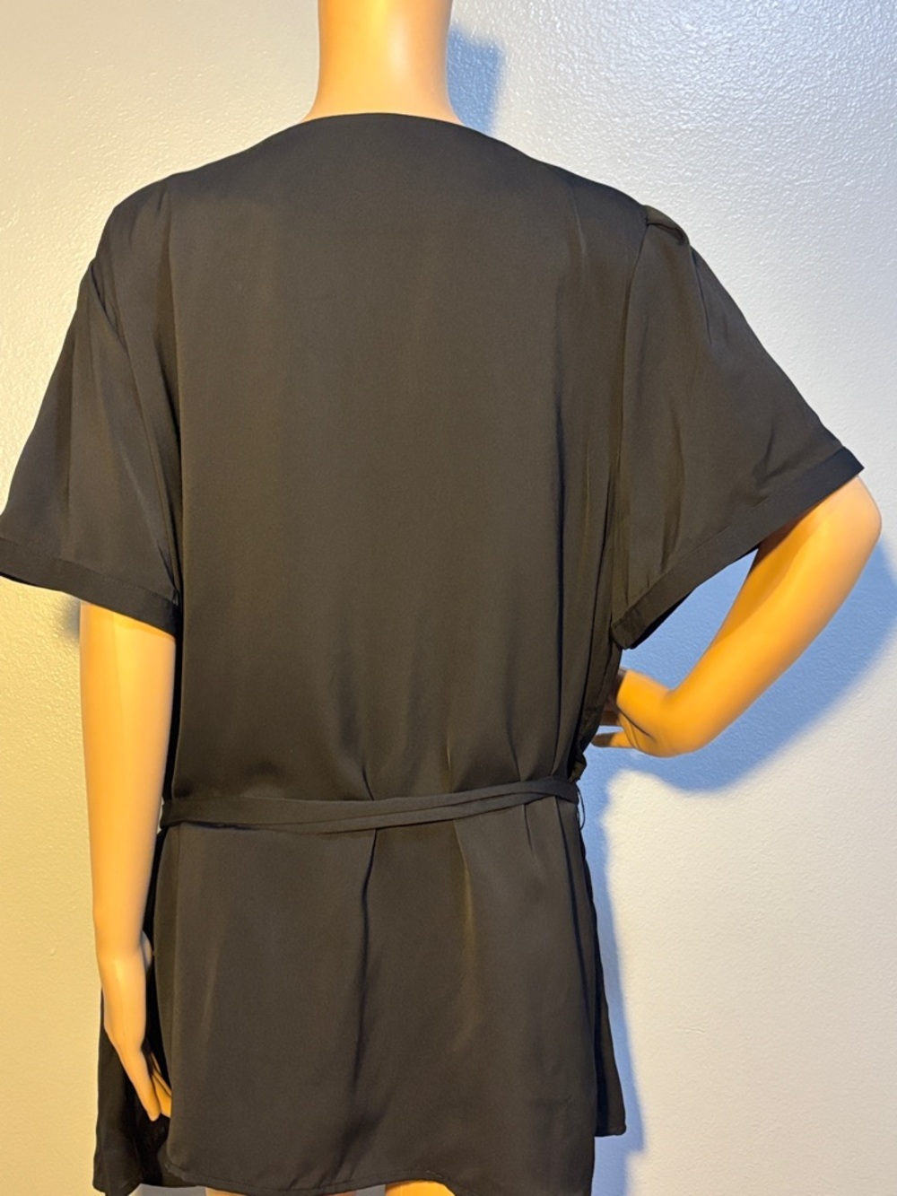 ModCloth Women's Black Art Deco Neckline Short Sleeve Tunic - Picture 6 of 8